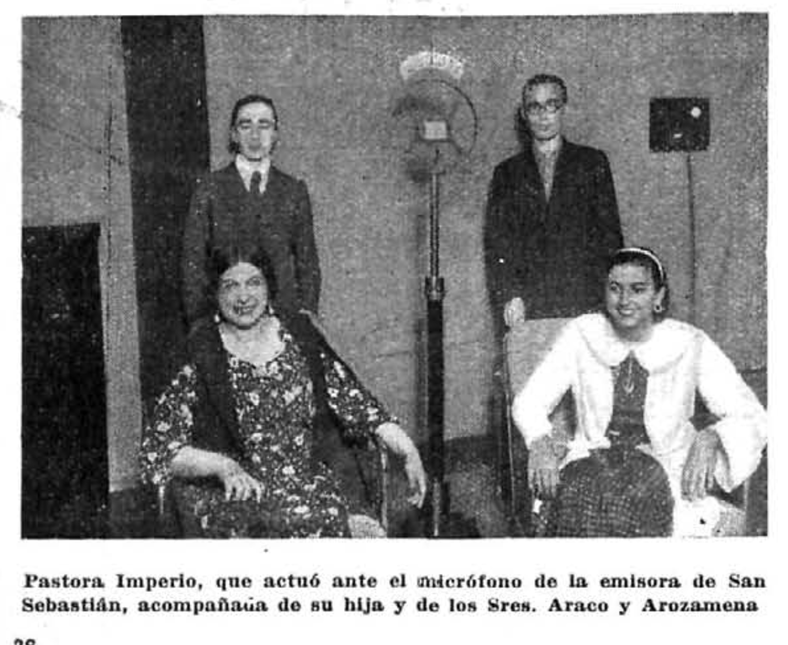 Pastora Imperio, su hija, Araco y Arozamena