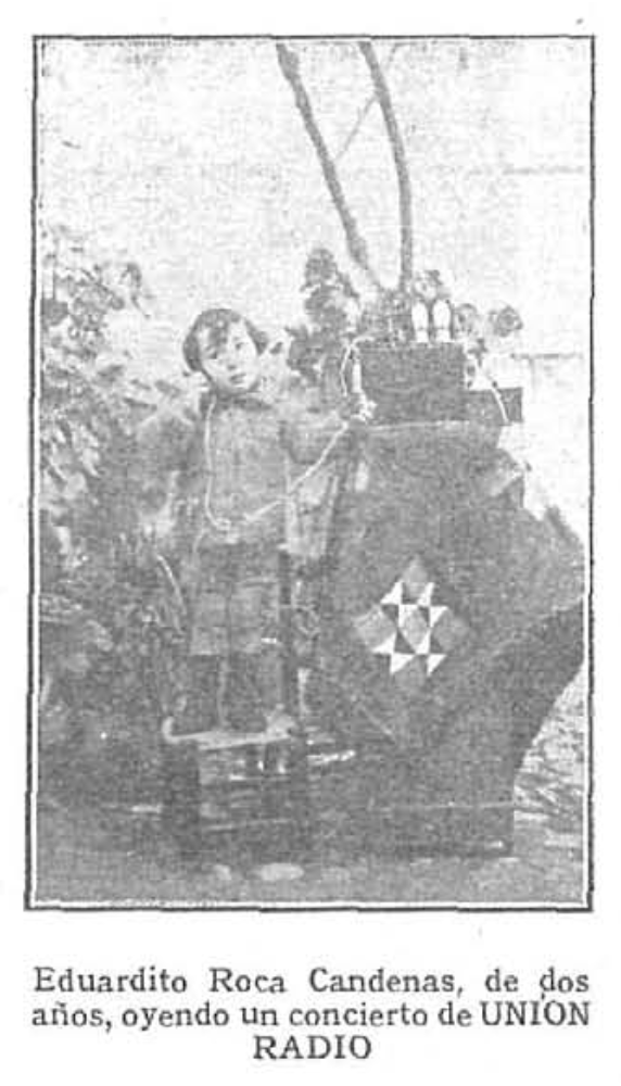 Niño escuchando concierto