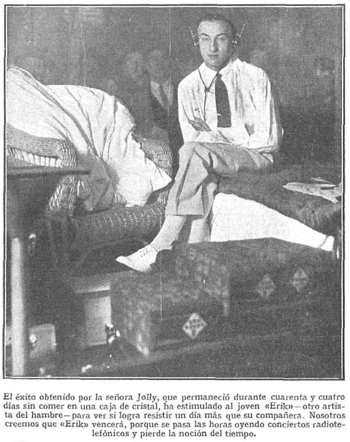 encerrado en caja de cristal escuhando conciertos