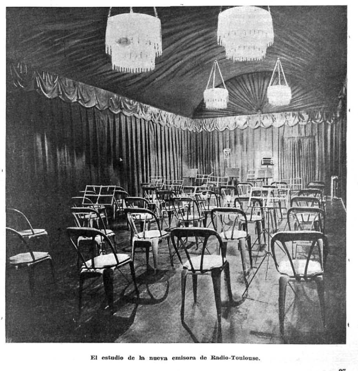 Estudio de la nueva emisora de Radio-Toulouse