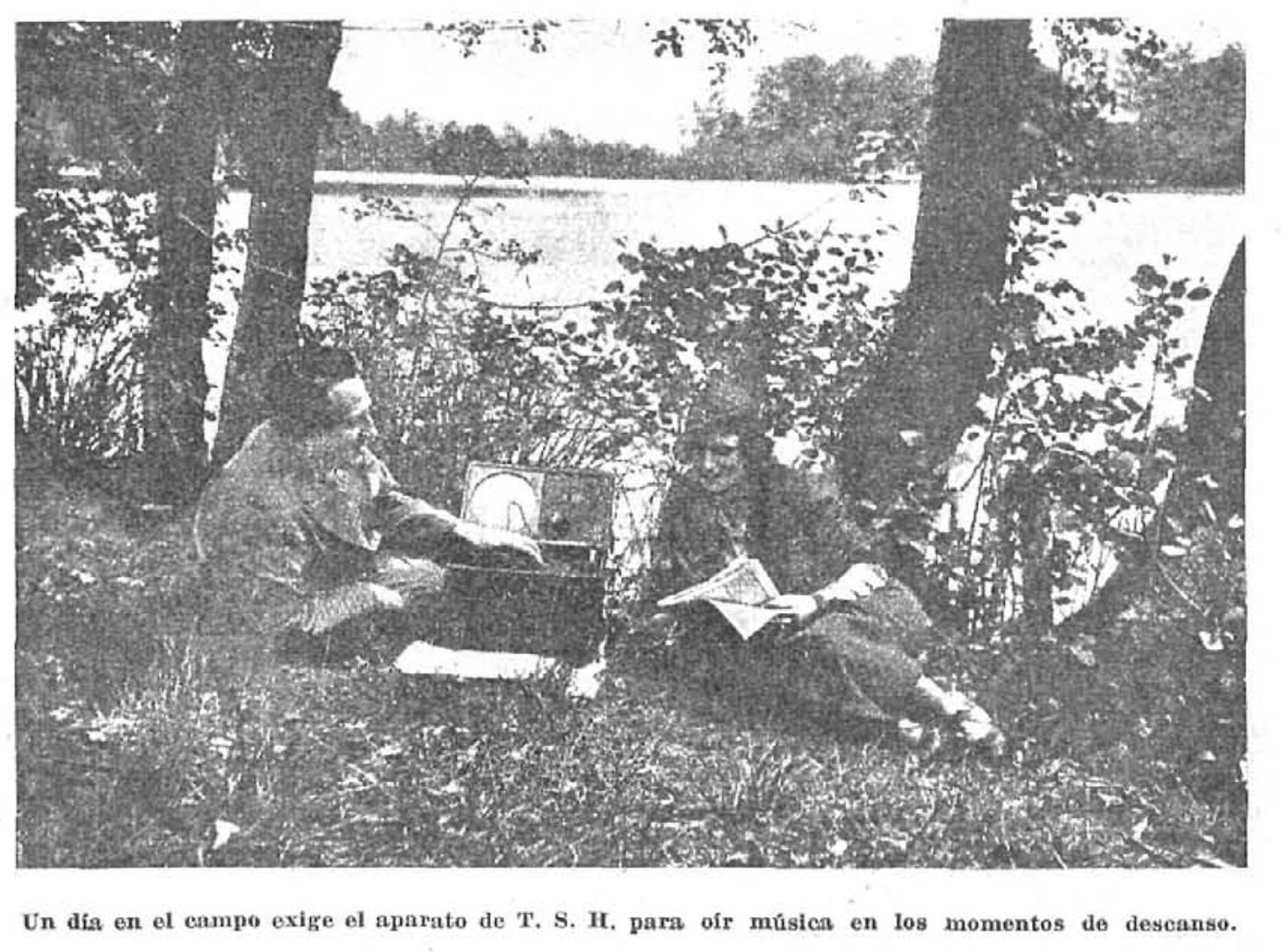 Escuchando música en el campo