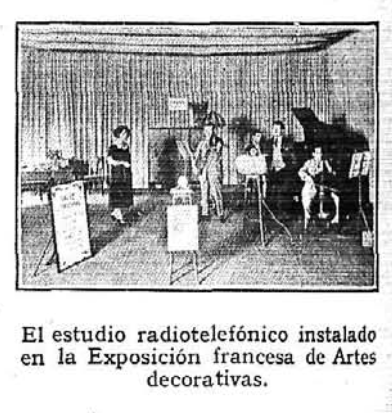 Trío sin nombrar en estudio radio Exposición francesa de Artes decorativas