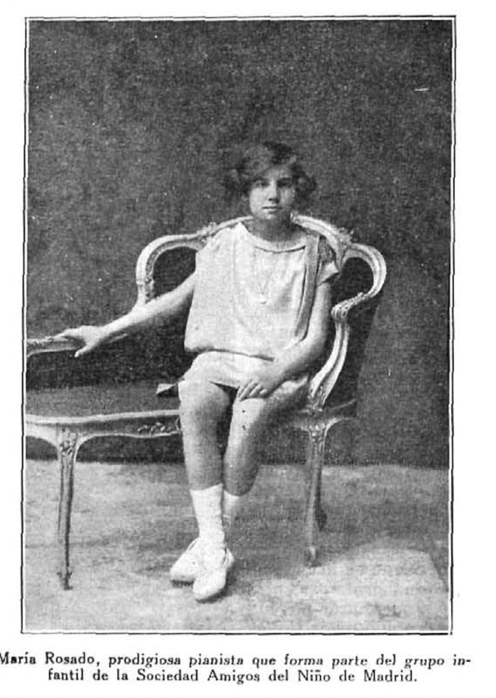 Niña María Rosado, piano