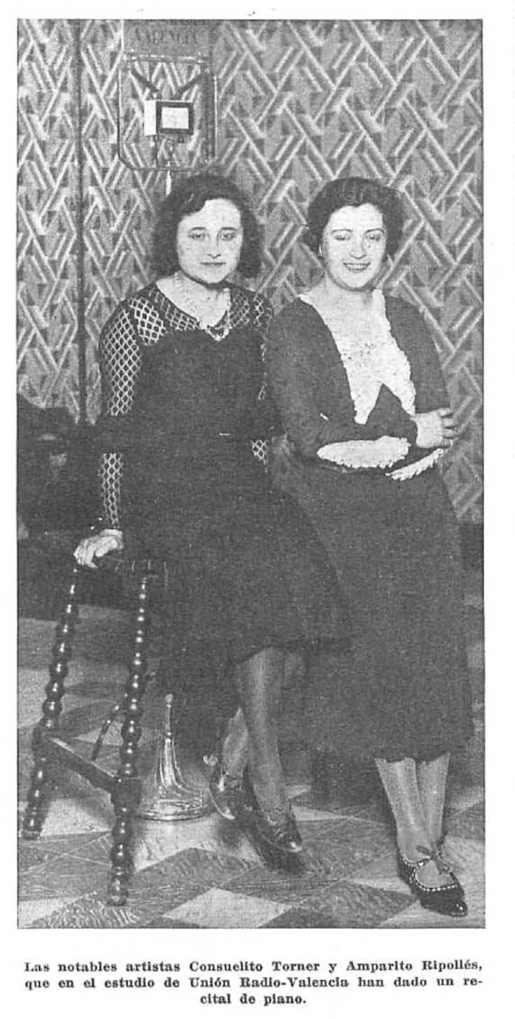 Consuelo Tornes y Amparo Ripollés, piano