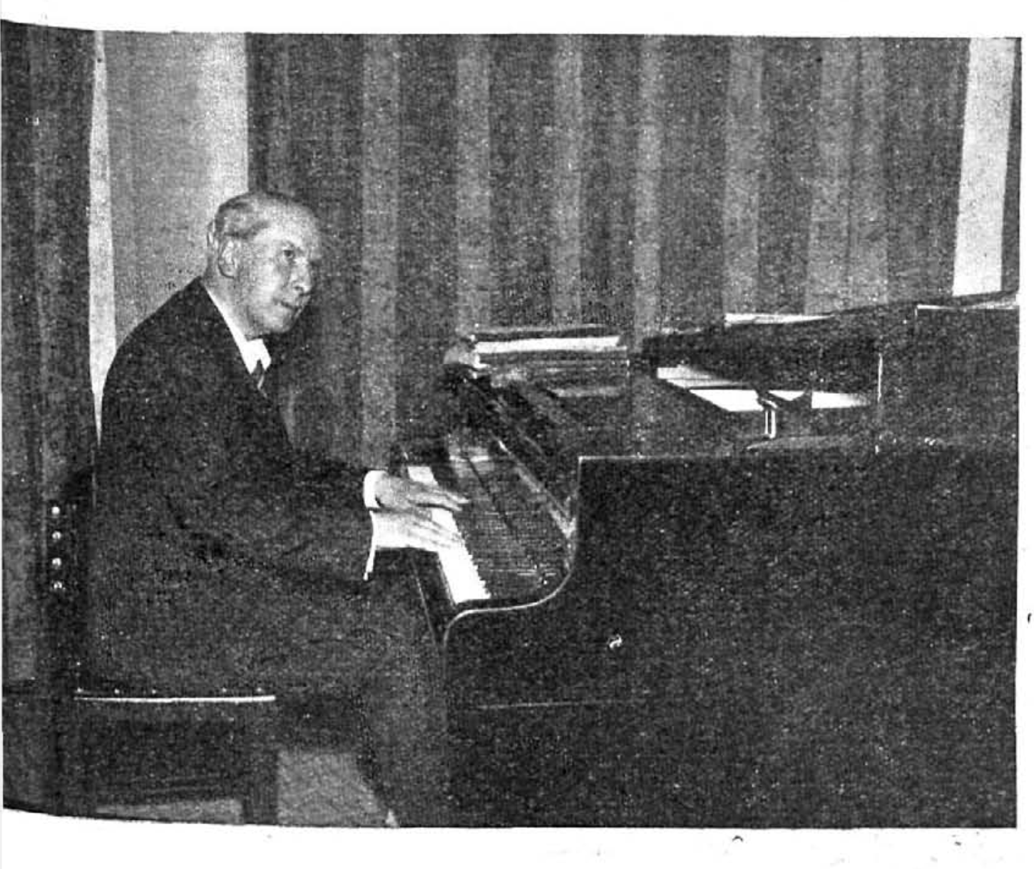 Eduardo Zamacois, piano