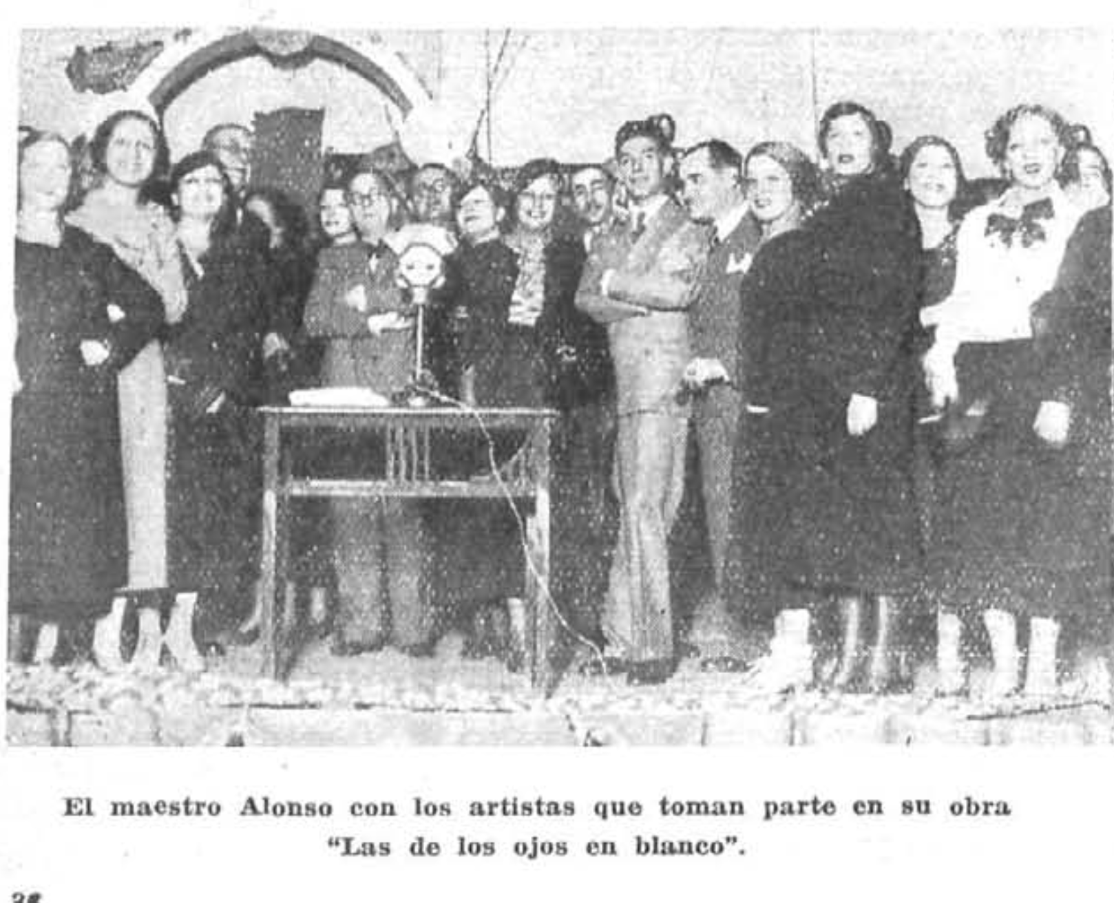 Maestro Alonso y las artistas de Las de los ojos en blanco