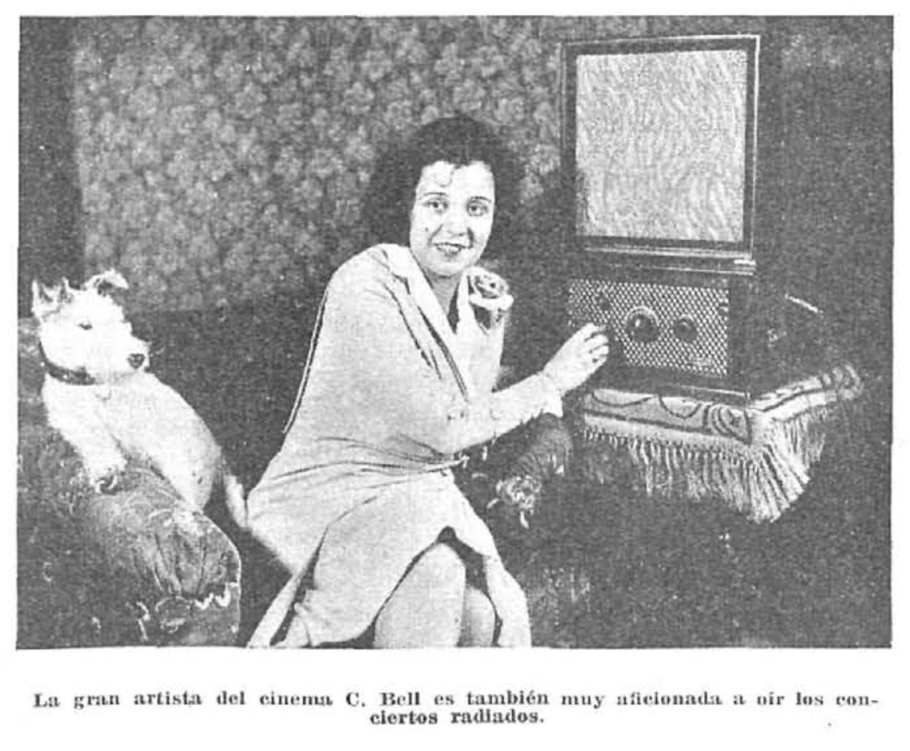 C. Bell escuchando conciertos radiados, 1932